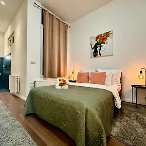 Luxury Centrum By Rikas Apartment